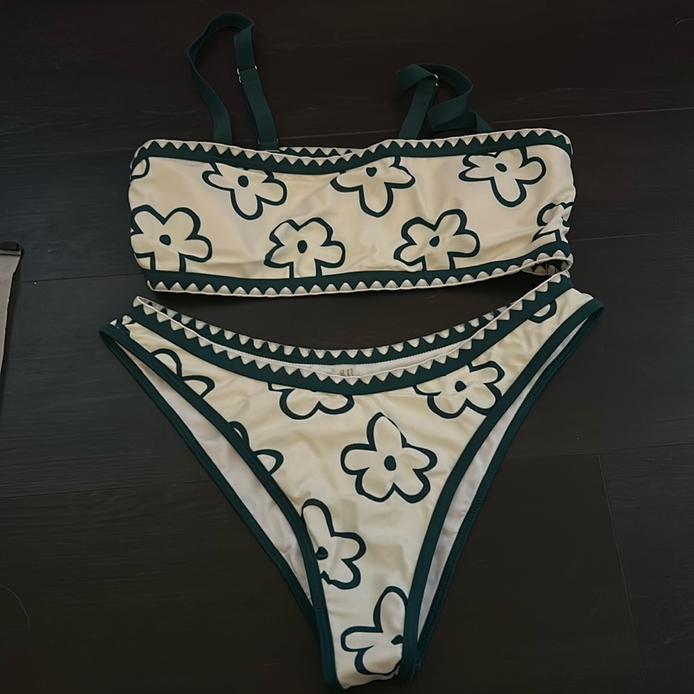 Untouched Cute Floral Bikini - Picture 1 of 2